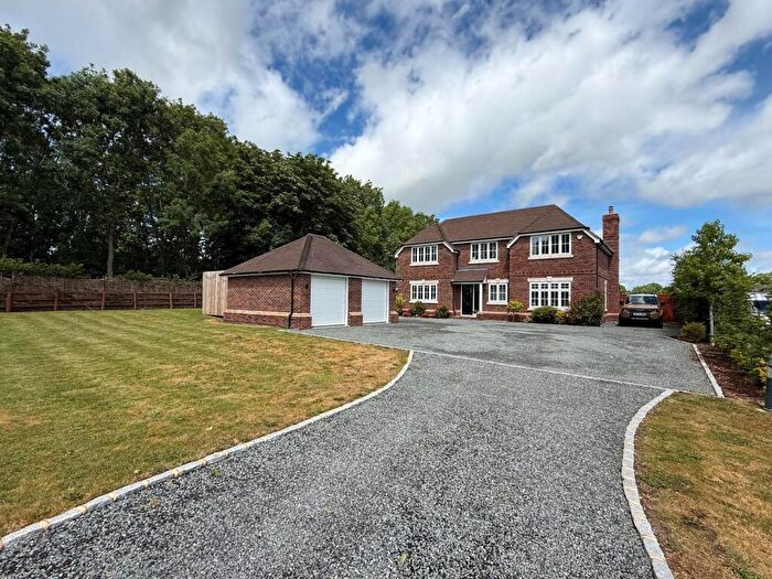 4 Bedroom Detached House For Sale In Hawthorn Lane, Warfield, Bracknell, RG42