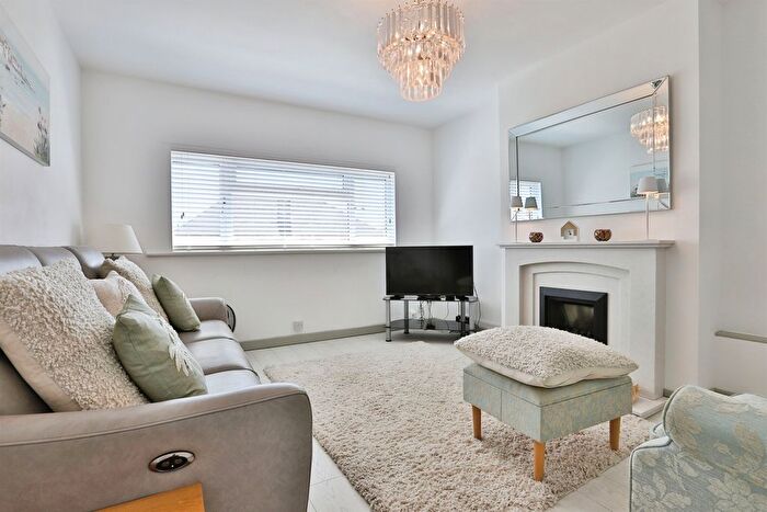 2 Bedroom Flat For Sale In Worrell Drive, Poole, BH12