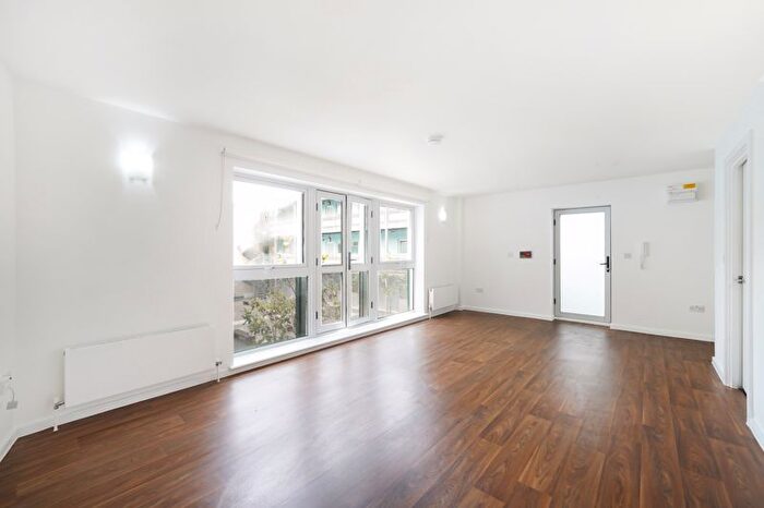 2 Bedroom Flat To Rent In Albert Road, London, E16