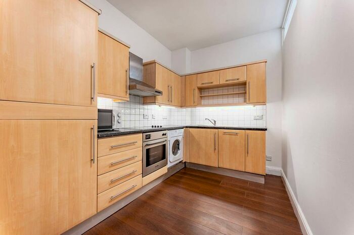 2 Bedroom Flat To Rent In Belvedere Road, Waterloo, London, SE1