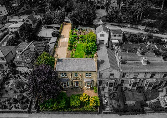 4 Bedroom Terraced House For Sale In Bradford Road, Cleckheaton, West Yorkshire, BD19