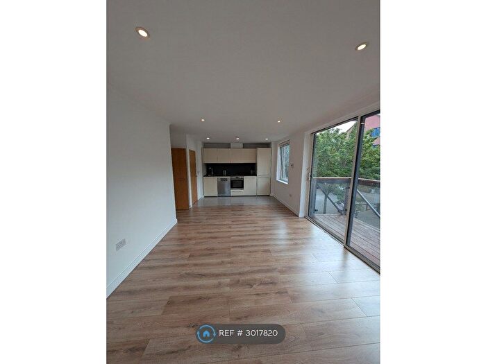 2 Bedroom Flat To Rent In Union Lane, Isleworth, TW7