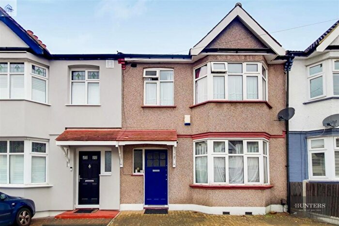 3 Bedroom Terraced House To Rent In Kings Avenue, Chadwell Heath, RM6