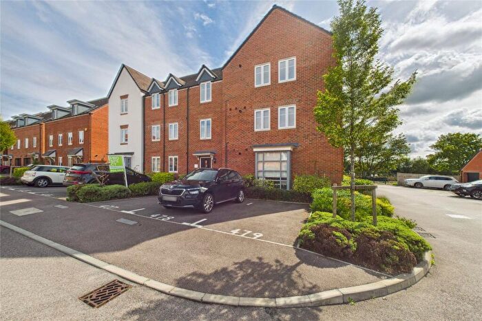 2 Bedroom Apartment For Sale In Ifould Crescent, Wokingham, Berkshire, RG40