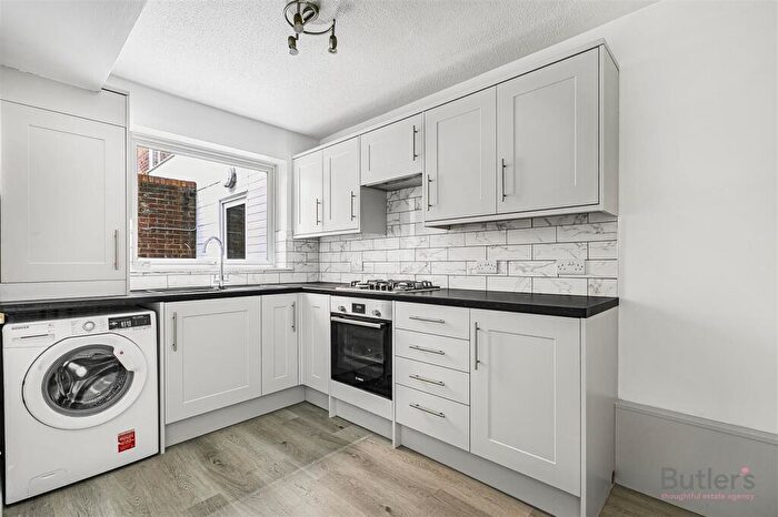 2 Bedroom Flat For Sale In St. James Road, Sutton, SM1