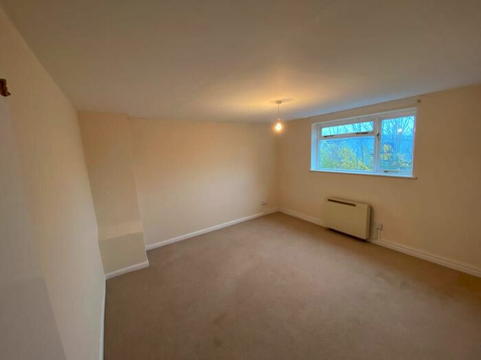 2 Bedroom Maisonette To Rent In Marsh Road, Luton, LU3