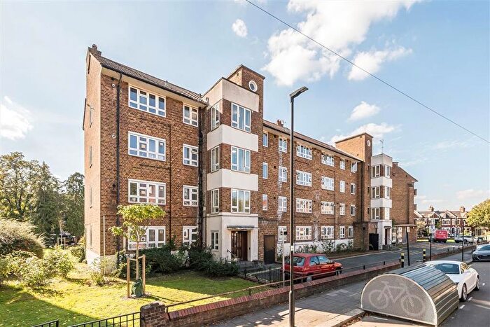 2 Bedroom Flat For Sale In Oaklands Estate, Clapham, SW4