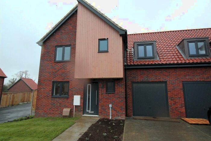 3 Bedroom Link Detached House For Sale In Barn Field Drive, Needham Market, IP6
