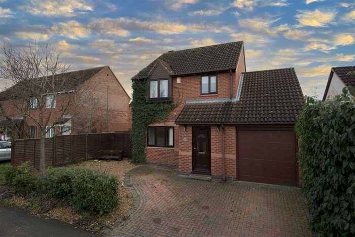 3 Bedroom Detached House To Rent In Lichfield Down, Walnut Tree, Milton Keynes, MK7