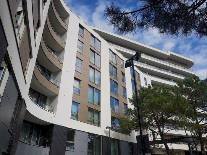 2 Bedroom Flat To Rent In St. Peters Road, Bournemouth, Dorset, BH1