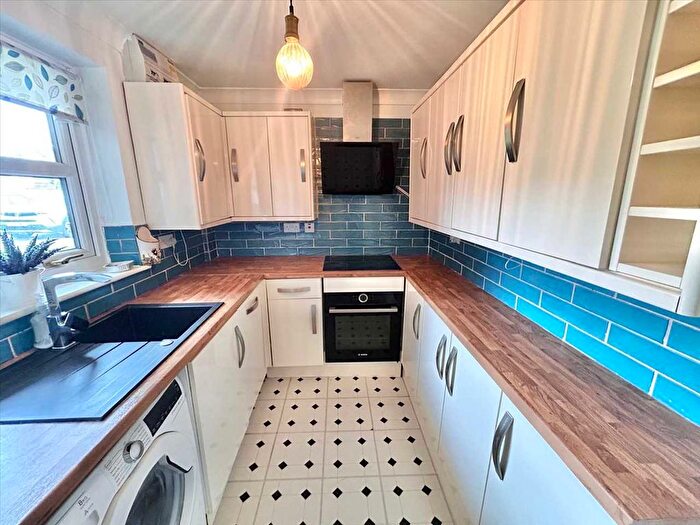 1 Bedroom Bungalow For Sale In Feignies Court, Nottingham, NG12