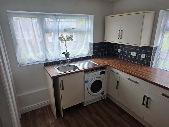 2 Bedroom Flat To Rent In Cedar Close, Patchway, Bristol, BS34
