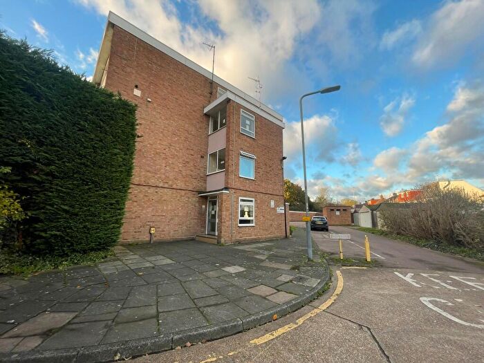 2 Bedroom Flat To Rent In Kirby Close, Ilford, London, IG6