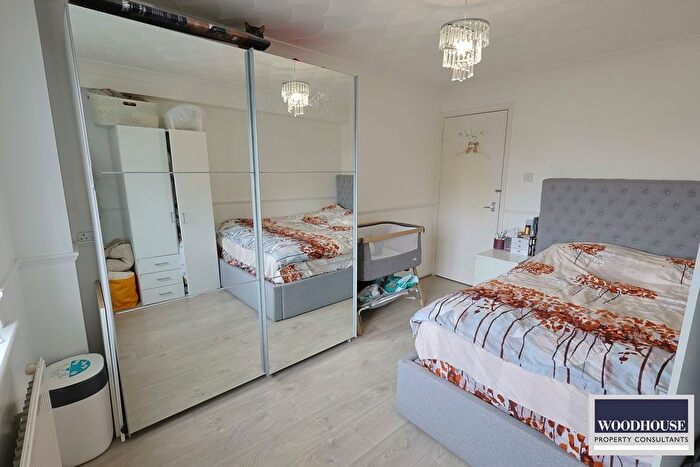 1 Bedroom Flat For Sale In Parkside, Waltham Cross, EN8