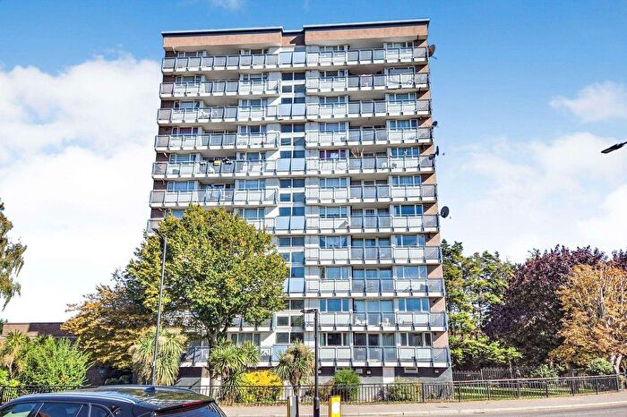 3 Bedroom Flat For Sale In Bury Street, London, N9