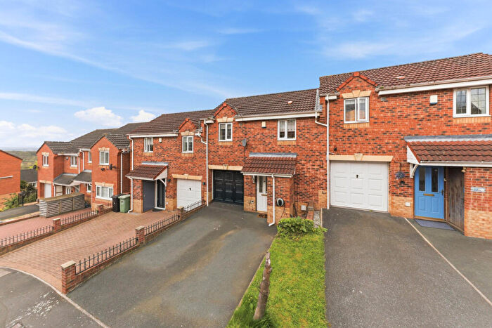 3 Bedroom Terraced House For Sale In Apple Tree Lane, Leeds, LS25
