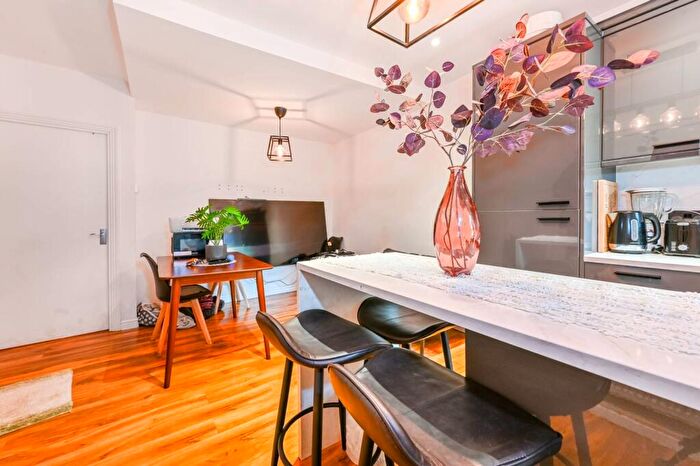 2 Bedroom Flat To Rent In Charlton Road, Harlesden, London, NW10