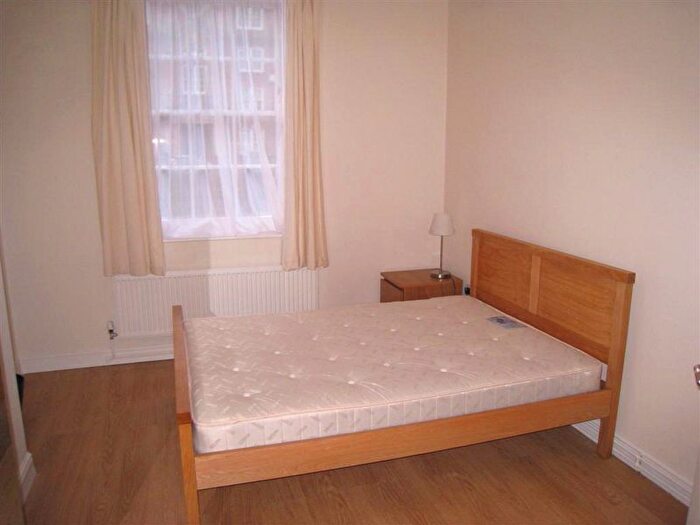 2 Bedroom Flat To Rent In The Square, Fulham Palace Road, Hammersmith, W6