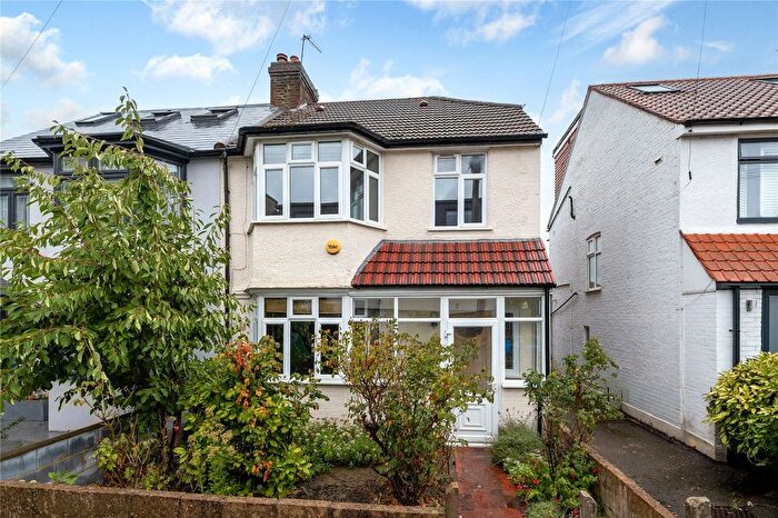 3 Bedroom Semi Detached House For Sale In Manor Grove, Richmond, TW9