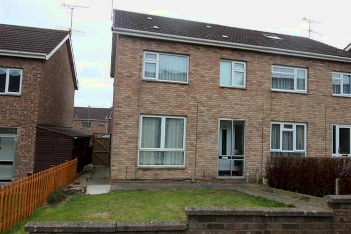 3 Bedroom Semi-Detached House To Rent In Whitecroft Way, Kingswood, Bristol, BS15