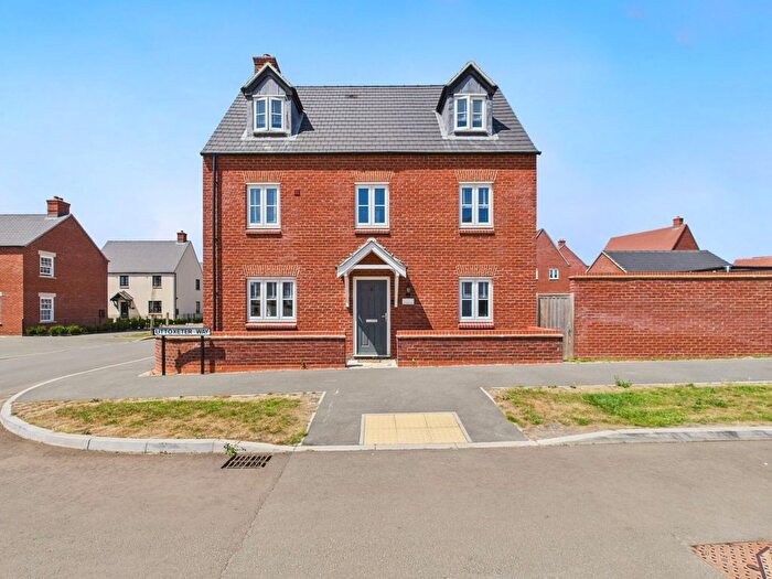 4 Bedroom Semi-detached House For Sale In Uttoxeter Way, Towcester, NN12