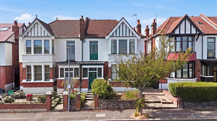 4 Bedroom House For Sale In Wigram Road, Wanstead, E11
