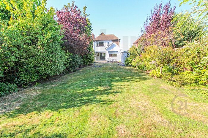 4 Bedroom Link Detached House To Rent In Motspur Park, New Malden, KT3