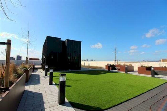 2 Bedroom Apartment To Rent In St Georges Gardens, M15