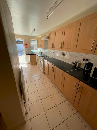 3 Bedroom Semi-Detached House To Rent In Windsor Road, Ilford, IG1