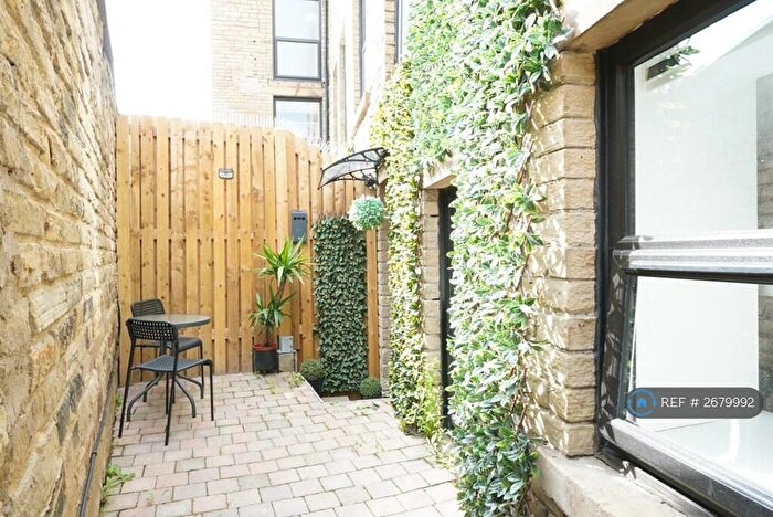 1 Bedroom Flat To Rent In Tudor House, Brighouse, HD6