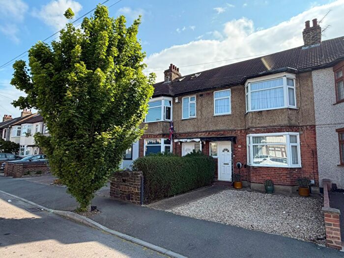 5 Bedroom Property For Sale In Crowlands Avenue, Romford, Essex, RM7