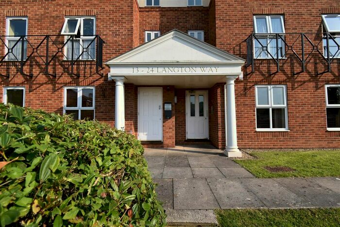 2 Bedroom Flat To Rent In Langton Way, St. Annes Park, Bristol, BS4