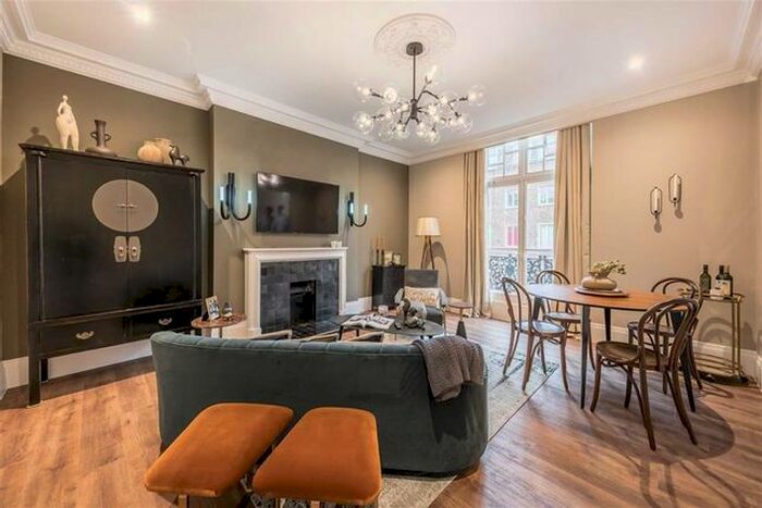 3 Bedroom Flat To Rent In Montagu Mansions, London, W1U