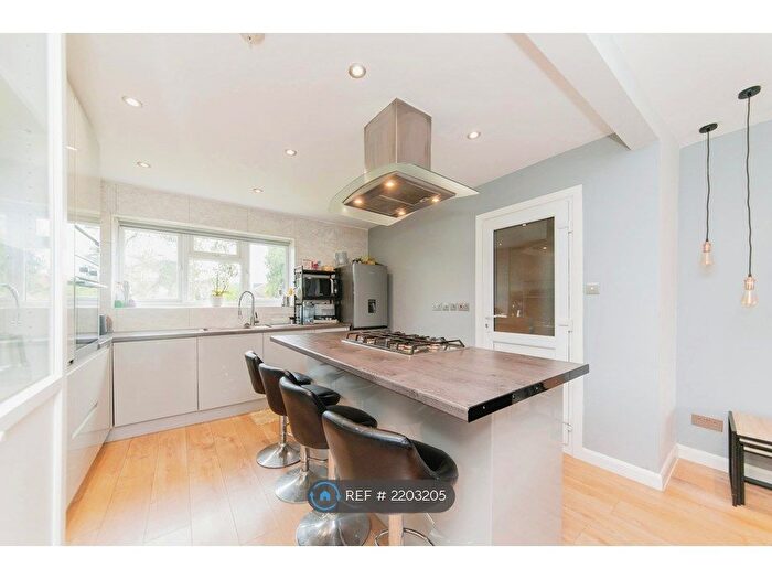 2 Bedroom Flat To Rent In Malcolm Court, Stanmore, HA7