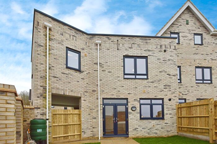 3 Bedroom End Of Terrace House For Sale In Holden Avenue, Oxley Park, Milton Keynes, MK4