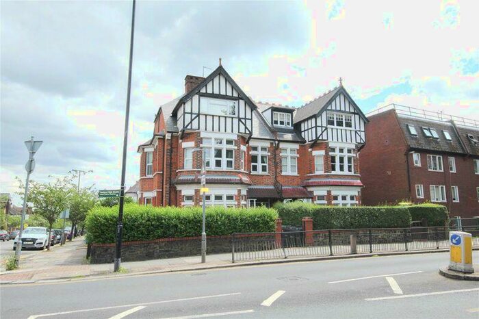 Studio To Rent In Muswell Hill Road, London, N10