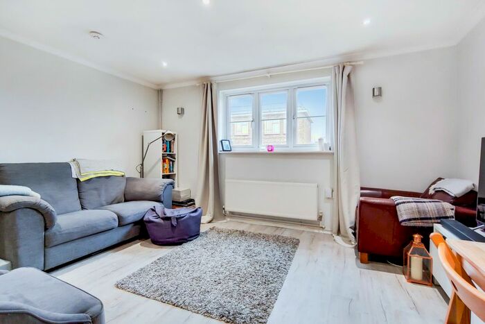 1 Bedroom Flat To Rent In Kiver Road, London, N19