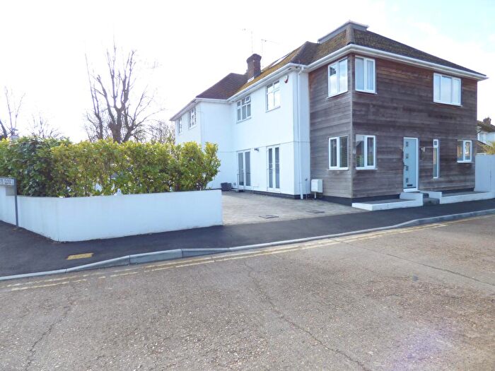 4 Bedroom Semi-Detached House To Rent In Abbots Close, Brentwood, CM15