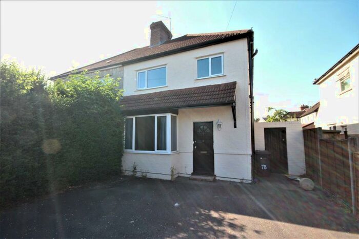 4 Bedroom Semi-Detached House To Rent In New Cross Road, Guildford, GU2