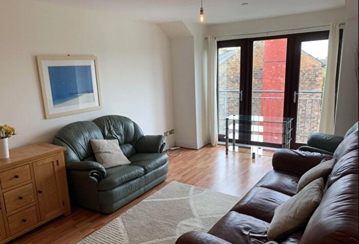 3 Bedroom Flat To Rent In Hermand Crescent, Edinburgh, EH11
