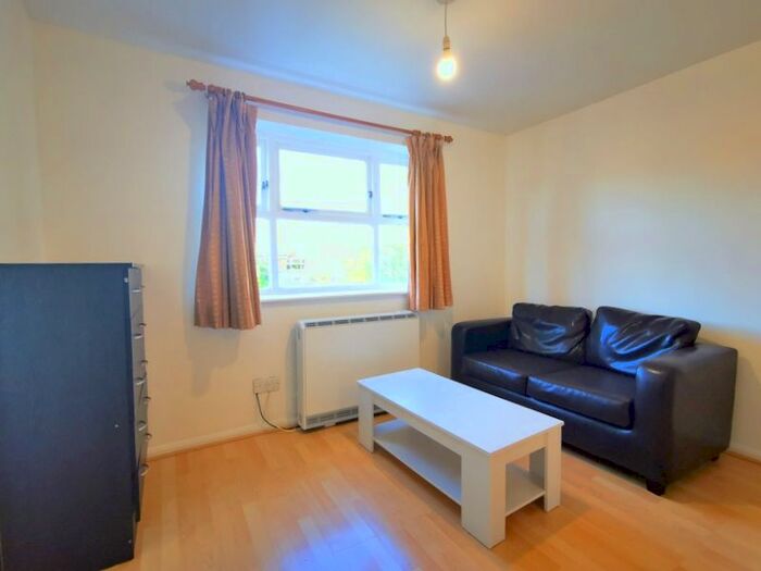 Studio To Rent In Henry Doulton Drive, London, SW17