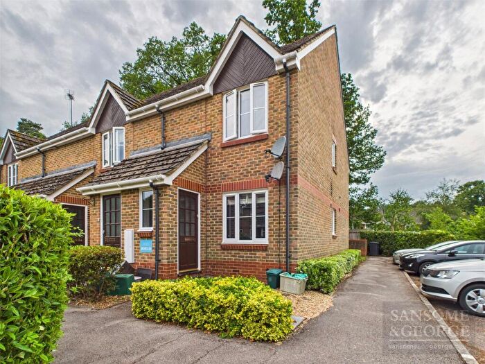 2 Bedroom Maisonette To Rent In Groves Lea, Mortimer, Reading, West Berkshire, RG7