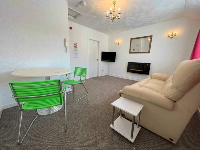 1 Bedroom Flat To Rent In Clifton Drive, Blackpool, FY4
