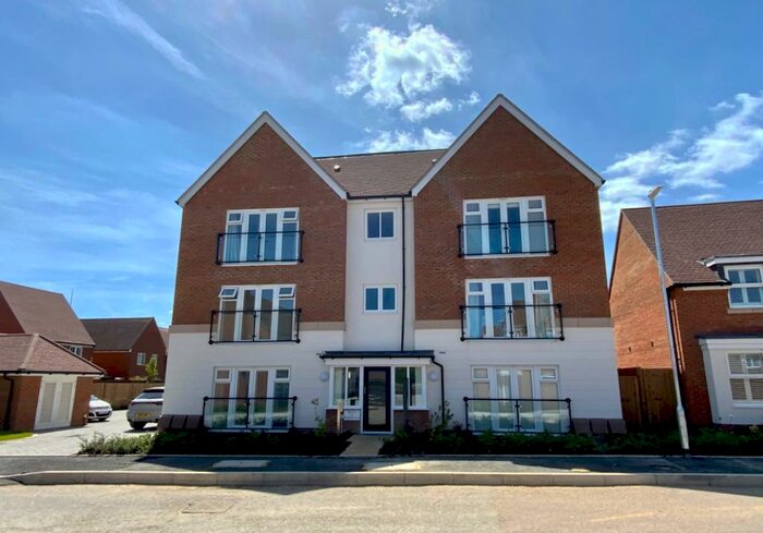 2 Bedroom Flat To Rent In Royal Crescent, Kings Hill, ME19