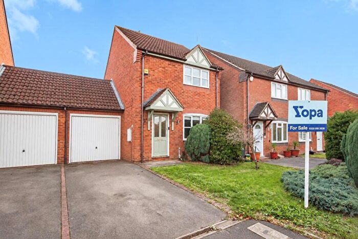 2 Bedroom Link Detached House For Sale In Montgomery Road, Leamington Spa, CV31