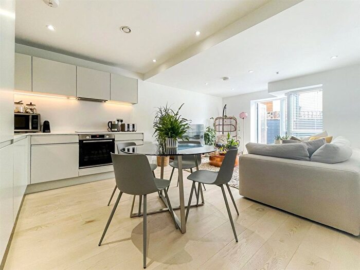 2 Bedroom Flat To Rent In Library House, New Road, Brentwood, CM14
