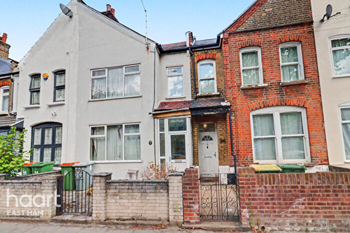 3 Bedroom Terraced House For Sale In Central Park Road, London, E6