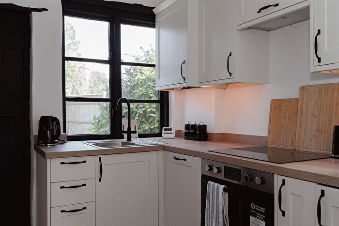 3 Bedroom Detached House To Rent In Cross Oak Lane, Redhill, RH1