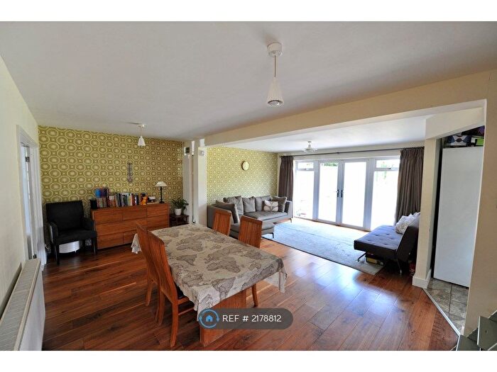 3 Bedroom Semi-Detached House To Rent In Glenhurst Avenue, Bexley, DA5