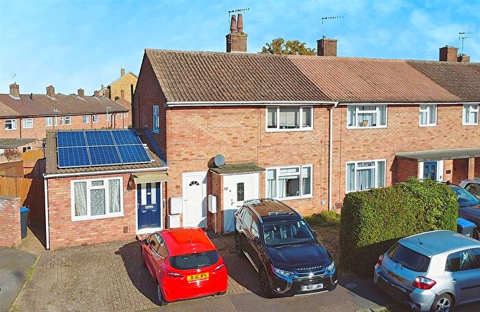 2 Bedroom Maisonette To Rent In Commons Lane, Hemel Hempstead, HP2